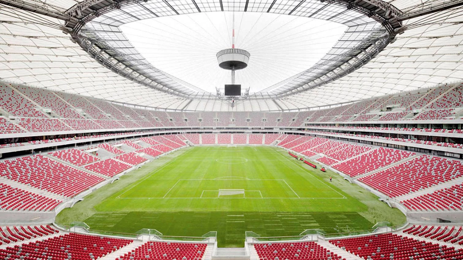 Estadios de Varsovia y Kiev