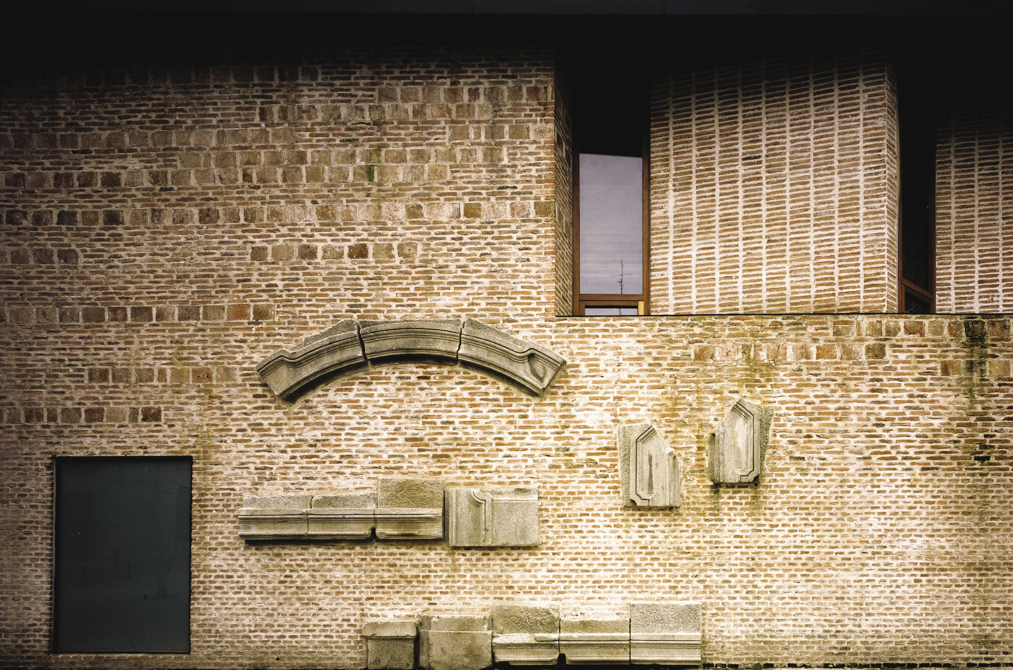Biblioteca y aulario de la UNED, Madrid